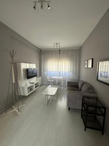 een woonkamer met een bank en een tafel bij Mini Art House in Nicosia