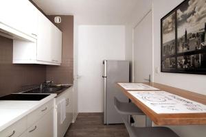 A kitchen or kitchenette at Obernai - Studio agréable avec balcon - Proche gare