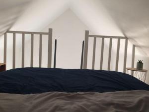 1 cama en una habitación con 2 camas individuales en Ty Cocoon, maisonnette à Arradon !, en Arradon