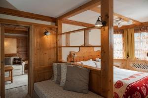 Ένα ή περισσότερα κρεβάτια σε δωμάτιο στο Hotel Gianna