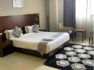 Ένα ή περισσότερα κρεβάτια σε δωμάτιο στο Geza Apartment Hotel