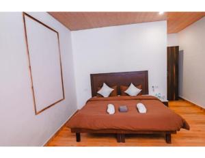 Cama ou camas em um quarto em Shiv Sutra Resorts, Mussoorie
