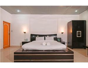Cama ou camas em um quarto em Shiv Sutra Resorts, Mussoorie