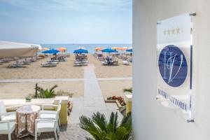 Nespecifikovaný výhled na moře nebo výhled na moře při pohledu z hotelu