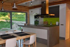 Köök või kööginurk majutusasutuses Obrocz137