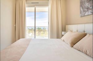Postel nebo postele na pokoji v ubytování CASA AMANECER 1ªLinea de Playa Familiar