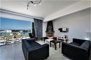 Χώρος καθιστικού στο Xenos Villa 1 With Private Swimming Pool Near The Sea