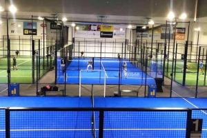 Tenis a/nebo squash v ubytování Havsnära lantligt boende nebo okolí