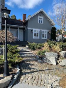 a street light in front of a house at Mølleråsen Apartment in Sandefjord