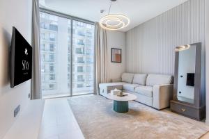 Posezení v ubytování STAY BY LATINEM Luxury 1BR Holiday Home CVR A2703 near Burj Khalifa