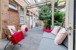 a patio with a couch and a table and chairs at Rosenstock Apartments Lüneburg in Lüneburg