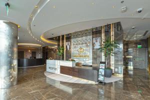 Lobi atau kawasan kaunter penerimaan di Green Park Hotel