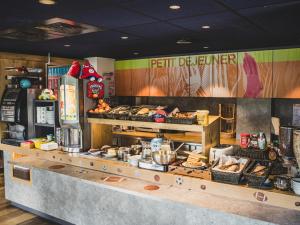 a bakery counter with bread and other food items at ibis budget Dijon Saint Apollinaire in Dijon