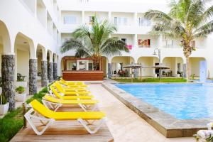 Bazén v ubytování Ouril Pontao Hotel nebo v jeho okolí
