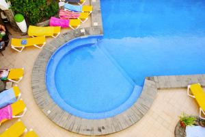 Bazén v ubytování Ouril Pontao Hotel nebo v jeho okolí