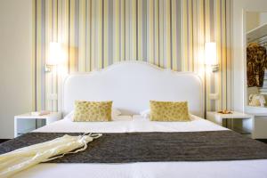
Uma cama ou camas num quarto em Ouril Pontao Hotel
