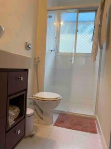 a bathroom with a shower and a toilet and a sink at Canto do Aconchego Praia de Itaparica in Vila Velha +13 photos