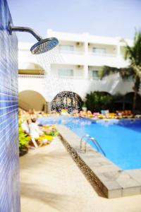 Bazén v ubytování Ouril Pontao Hotel nebo v jeho okolí