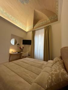 A bed or beds in a room at Casa Cavour Viterbo