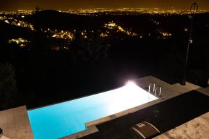 Bazén v ubytování ZAGREB HOUSE MEDVEŠČINA/WITH POOL nebo v jeho okolí