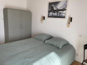 Ένα ή περισσότερα κρεβάτια σε δωμάτιο στο Chambres d'Hôtes B&B Roz Rozenn