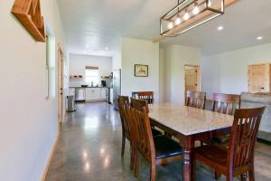 Köök või kööginurk majutusasutuses Table Rock Lakefront on 2 Acres with firepit