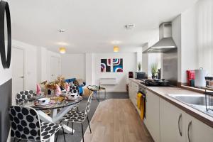a kitchen with a table and chairs in a kitchen at Boutique Nottingham Abode - Sleeps 6 in Nottingham