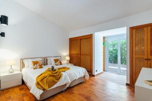 Cama ou camas em um quarto em Villa Sea, Sun and Golf in Vilamoura