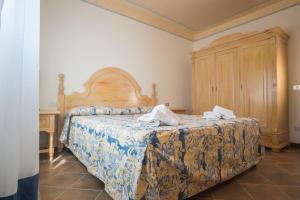A bed or beds in a room at Il Giardino degli Oleandri