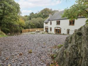 a large white house with a gravel driveway at Hafan Dawel in Llanfyrnach