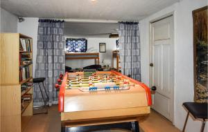 Postel nebo postele na pokoji v ubytování Lovely Home In Simrishamn With Kitchen