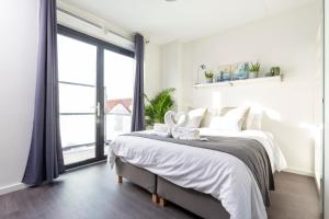 Postel nebo postele na pokoji v ubytování Family executive Studio with Balcony open Delft Utopia Flora 20F