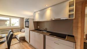 Imhof Alpine B&B Apartments的厨房或小厨房