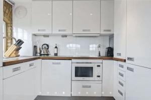 Kitchen o kitchenette sa Luxury Artistic 2 Bedroom w/Balcony-Great Location Central London