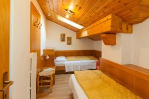 A bed or beds in a room at Hotel Panorama