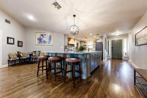 Η κουζίνα ή μικρή κουζίνα στο Meadow Creek House