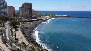 an aerial view of a beach with buildings and the ocean at Apartamento en primera línea de playa in Puerto de la Cruz