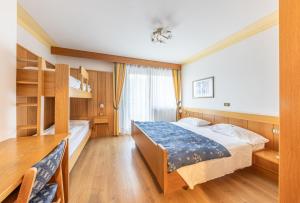 A bed or beds in a room at Hotel Panorama