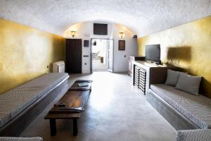 Ducato Wine Village的电视和/或娱乐中心