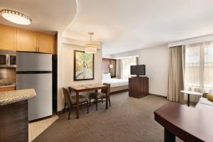 a room with a kitchen and a living room at Residence Inn San Diego North/San Marcos in San Marcos
