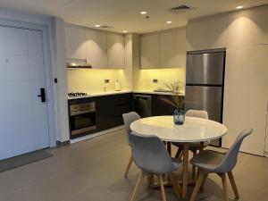 A kitchen or kitchenette at DAMAC Luxury new 1 bedroom apartment
