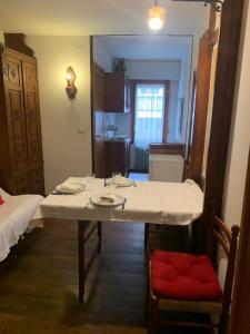 a room with a table and a room with a kitchen at Casa Neve in Sestriere