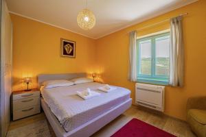 a bedroom with a bed with two towels on it at Villa Boljunka in Boljun - Haus für 8 Personen in Boljun