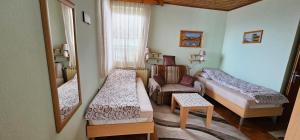 een kamer met 2 bedden, een stoel en een spiegel bij Unique apartment in the old part in Ohrid