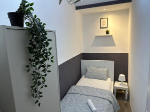 Posezení v ubytování Traveller Partition Room in Al Barsha 1 Near Metro