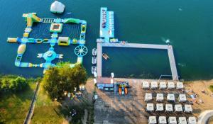 an overhead view of a water park with a playground at Prenoćište Srebrno Jezero in Veliko Gradište