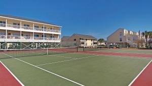 Tenis a/nebo squash v ubytování Sandpiper Cove 8120 nebo okolí