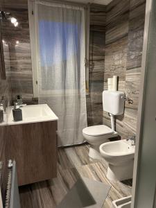 a bathroom with a toilet and a sink and a toilet istg at THE ROOFTOP in Reggio Emilia