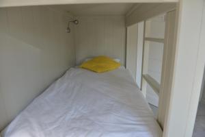 Letto o letti in una camera di Five Point Hostel & Apartments