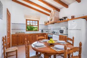 Kuchyň nebo kuchyňský kout v ubytování Casa Carlos - Villa en Son Cabrises